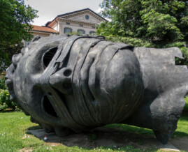 The Sideways Head, Eros Bendato (Eros bound) - Igor Mitoraj